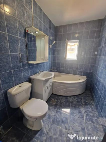 Apartament cu 3 camere semidecomandat în Ipotești
