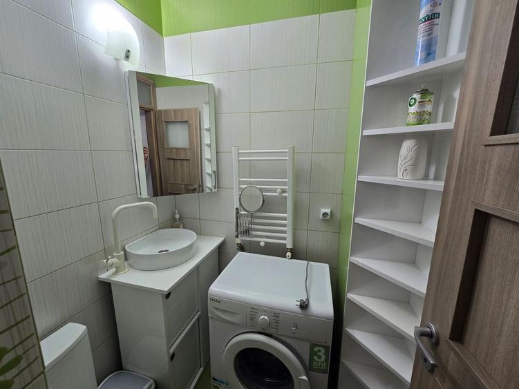 Apartament cu 3 camere decomandat, mobilat în Lipovei