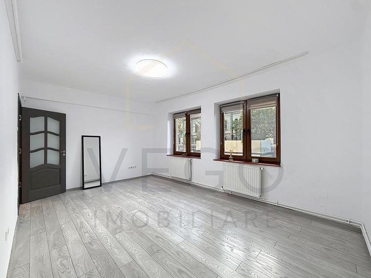 Birou, de 33 mp, în Central