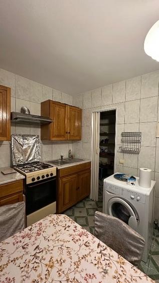 Apartament cu 3 camere decomandat, mobilat în Moșilor