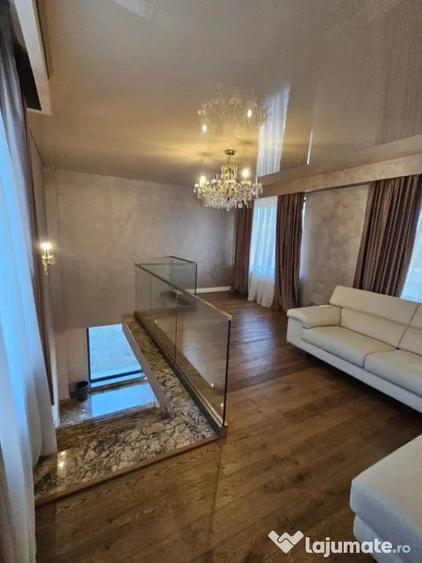 Casă cu 7 camere cu Teren 800 Mp în Central