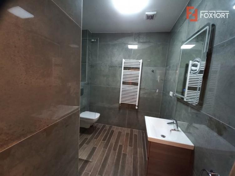 Casă individuală cu 5 camere cu Canalizare în Lipovei