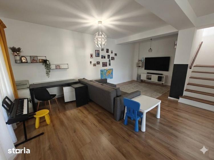 Casă cu 4 camere cu Teren 250 Mp în 1 Decembrie