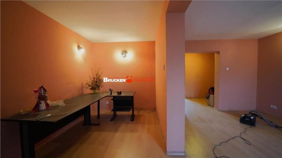 Apartament cu 4 camere decomandat în Rogerius