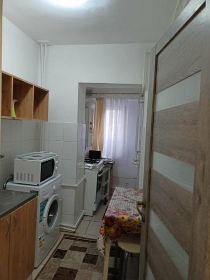 Garsonieră decomandată în Far