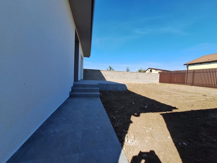 Casă individuală cu 3 camere cu Canalizare în Sânandrei