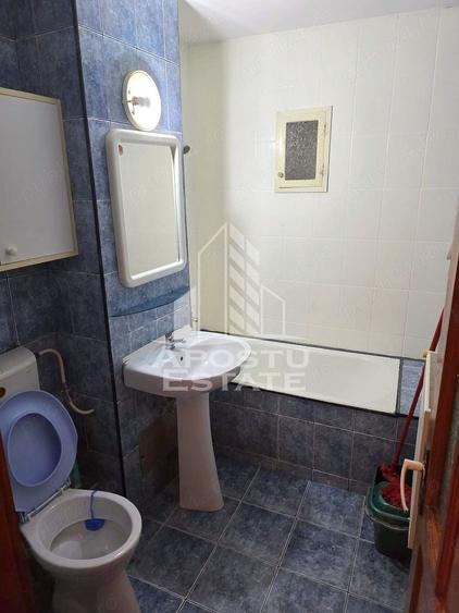 Apartament cu 4 camere decomandat, mobilat în Dâmbovița