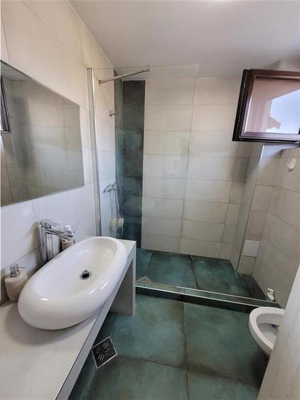 Duplex cu 5 camere cu Canalizare în Corunca