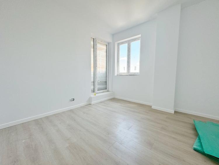 Penthouse cu 3 camere decomandat în Aradului