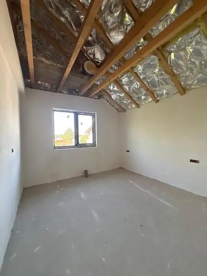 Casă cu 5 camere cu Canalizare în Vest