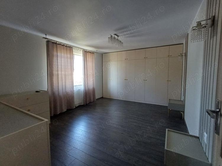 Casă cu Teren 200 Mp în Central