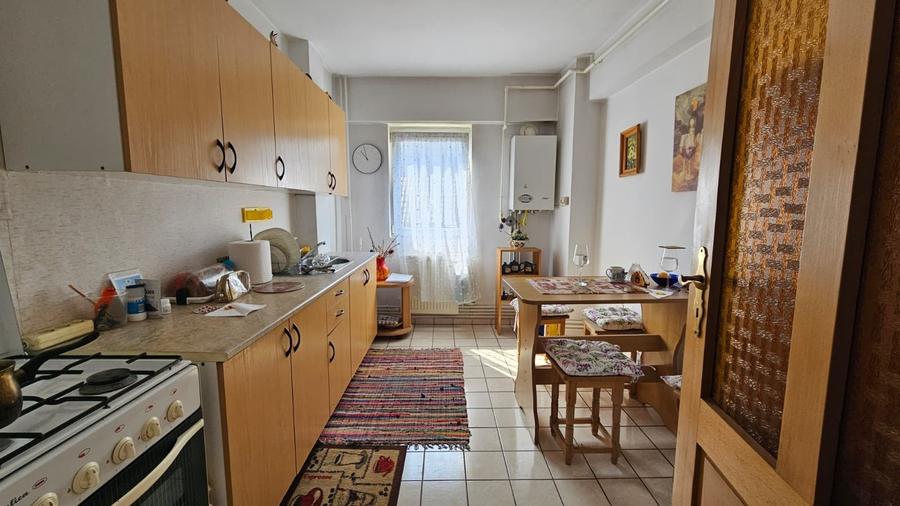 Apartament cu 3 camere decomandat în Centrul Civic