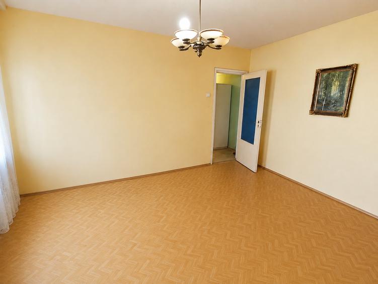 Apartament cu 3 camere semidecomandat în Dacia