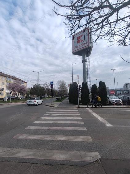 Apartament cu 3 camere semidecomandat, mobilat în Fabric