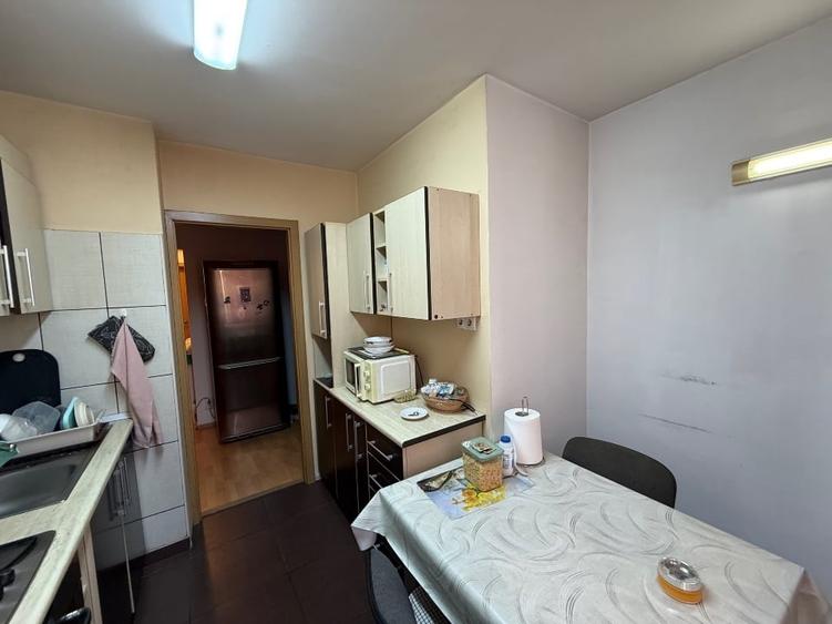 Apartament cu 3 camere decomandat, mobilat în Drumul Taberei