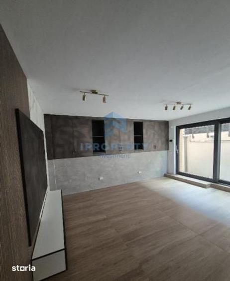 Casă cu 8 camere cu Teren 390 Mp în Parcul Carol