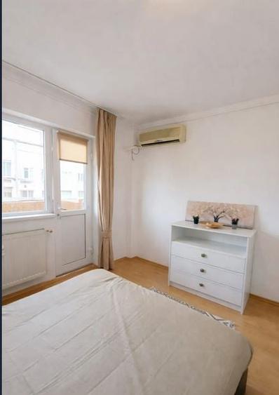 Apartament cu 3 camere semidecomandat, mobilat în Tineretului