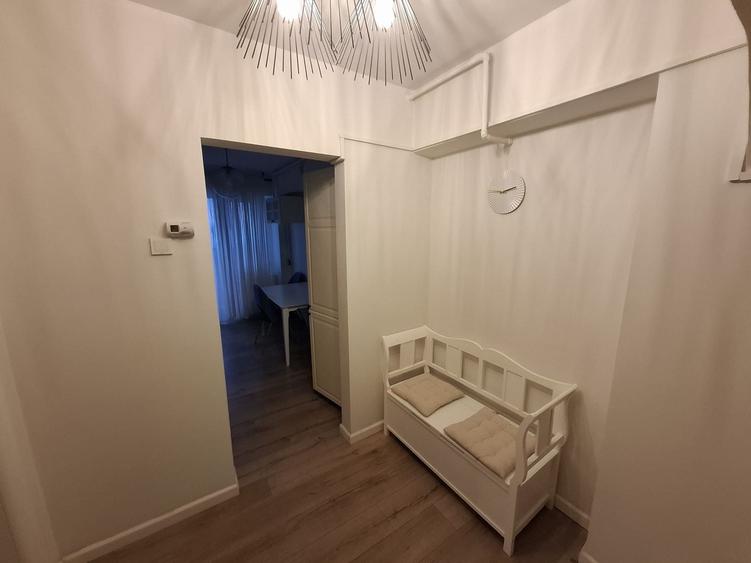 Apartament cu 2 camere decomandat, mobilat în Faleza Nord