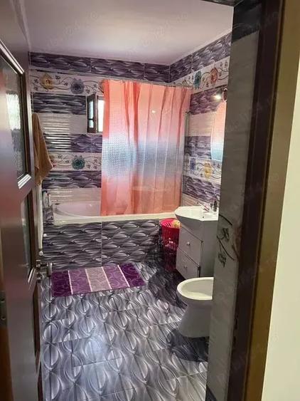 Casă cu 4 camere în Palazu Mare
