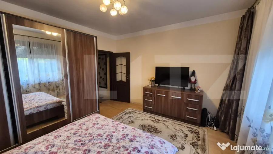 Apartament cu 3 camere decomandat, mobilat în Central