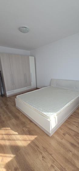 Apartament cu 3 camere decomandat în Florești
