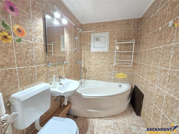 Apartament cu 3 camere decomandat în Noua