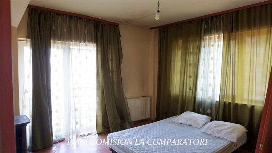 Casă individuală cu 12 camere cu Piscina în Central