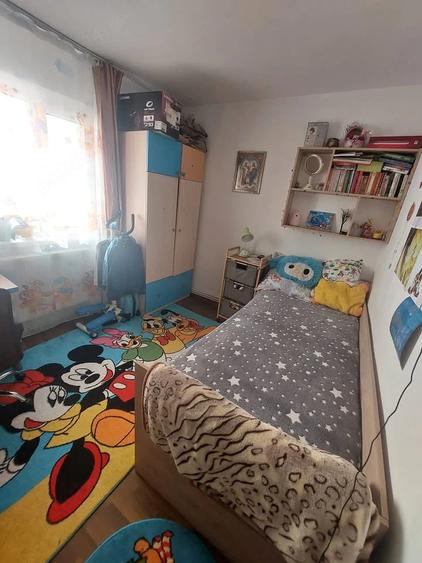 Apartament cu 3 camere decomandat în Canta