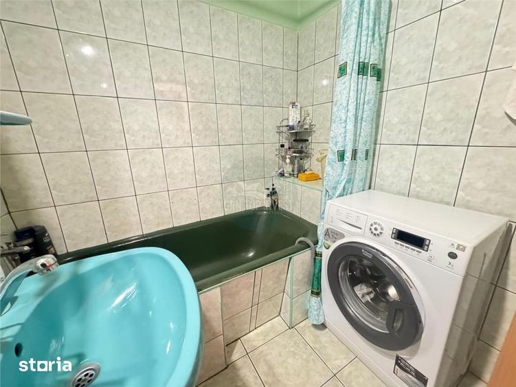 Apartament cu 3 camere decomandat în Valea Aurie