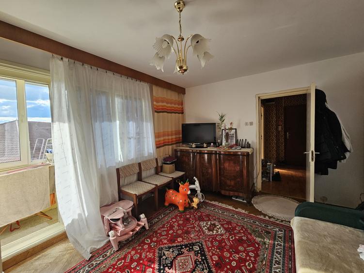 Apartament cu 4 camere decomandat, mobilat în Circumvalațiunii