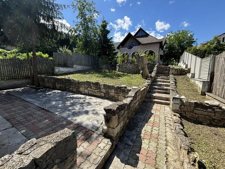 Casă cu 4 camere în Calea Turzii