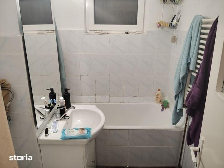 Apartament cu 3 camere în Craiovița Nouă