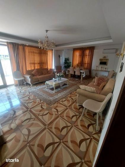 Casă cu 7 camere cu Teren 500 Mp în Fundeni