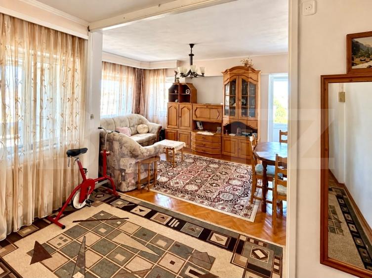 Apartament cu 3 camere decomandat, mobilat în Central