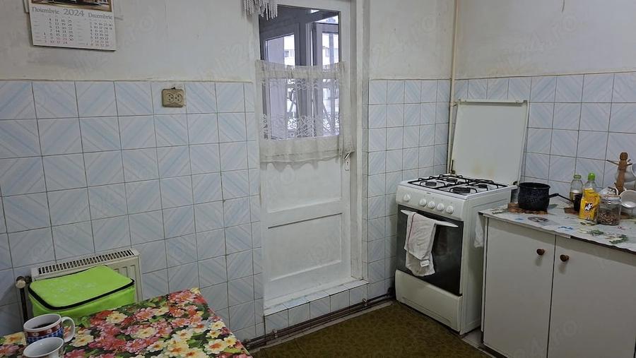 Apartament cu 3 camere decomandat în Pajura