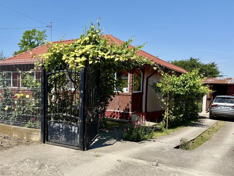 Casă individuală cu 3 camere cu Canalizare în Vlad Țepeș