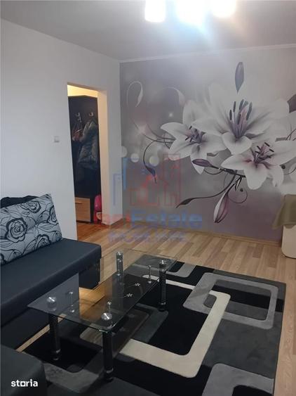 Apartament cu 3 camere semidecomandat în Alexandru cel Bun