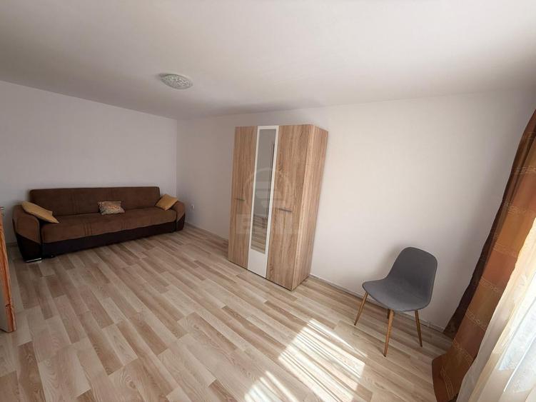 Apartament cu 3 camere semidecomandat în Florești