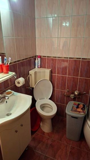 Apartament cu 4 camere decomandat în Titan