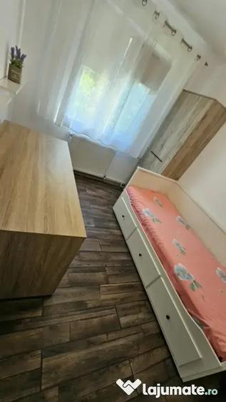 Apartament cu 3 camere semidecomandat în Tomis Nord