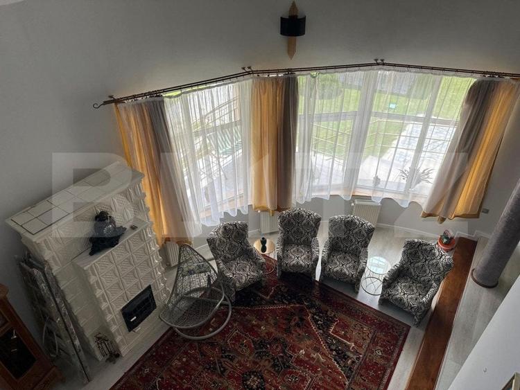 Casă individuală cu 7 camere cu Garaj în Cetate