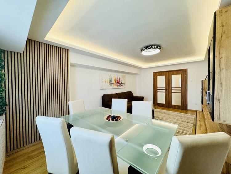 Apartament cu 4 camere decomandat, mobilat în Decebal