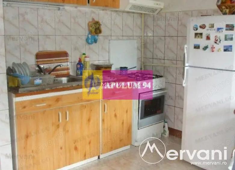 Casă cu 2 camere cu Teren 545 Mp în Central