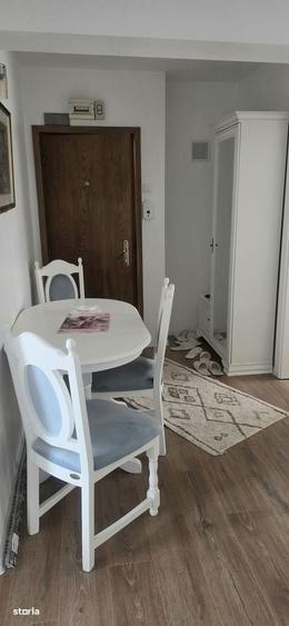 Apartament cu 3 camere în Policlinica