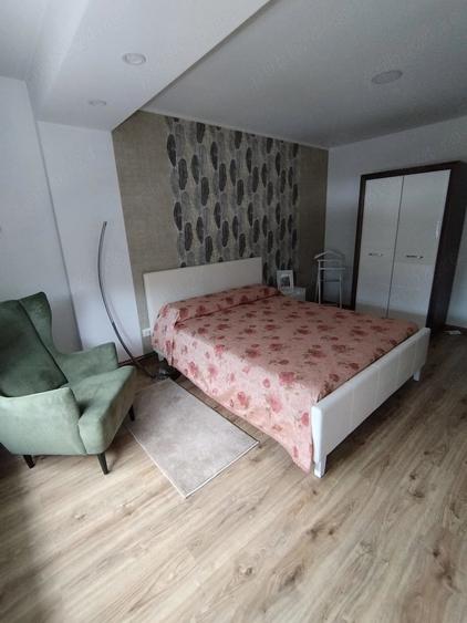 Apartament cu 4 camere semidecomandat în Central