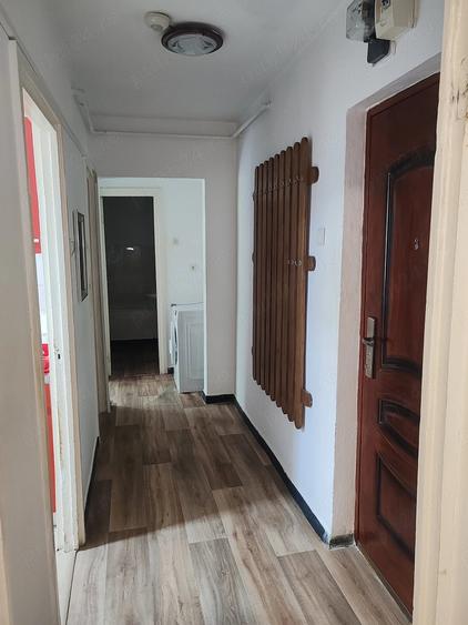 Apartament cu 2 camere decomandat în Cornișa