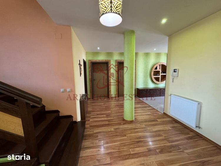Casă cu 6 camere cu Teren 947 Mp în Giarmata