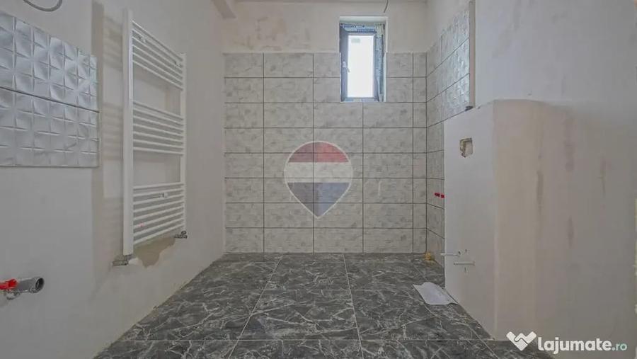 Casă cu 4 camere cu Teren 500 Mp în Stupini