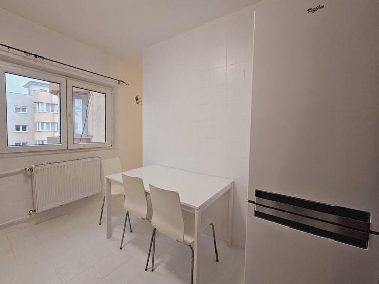 Apartament cu 3 camere decomandat, mobilat în Nerva Traian
