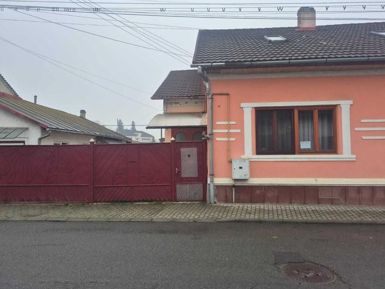 Casă cu 3 camere în Central